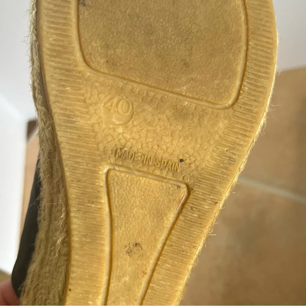 Andre Assous Women’s US 9 Addie Sandal Size 40 Thong Wedge Espadrille Shoe